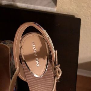 Never worn! Adorable platforms.